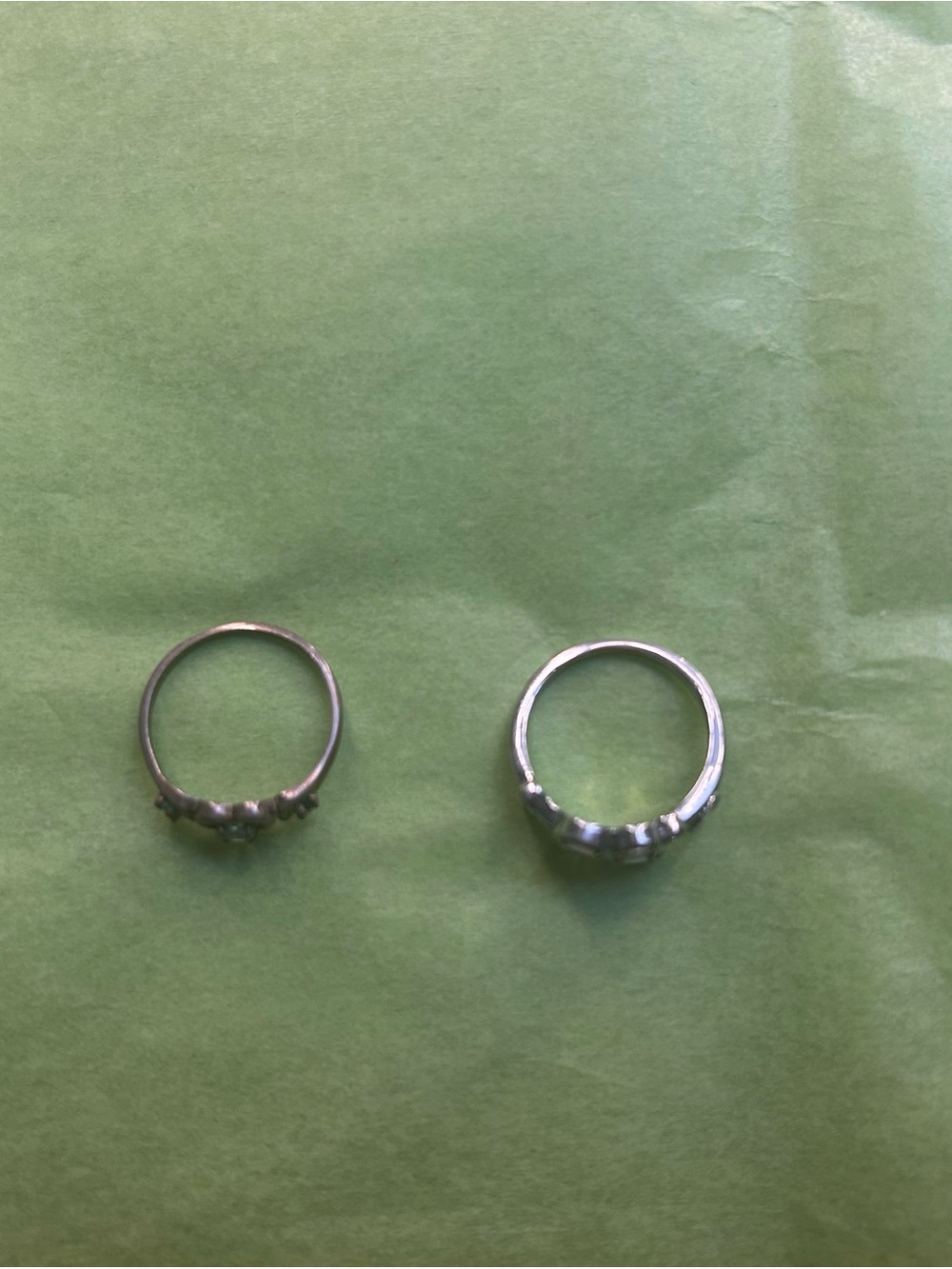 Two Vintage Styled Silver Crystal Rings - Picture 4 of 6